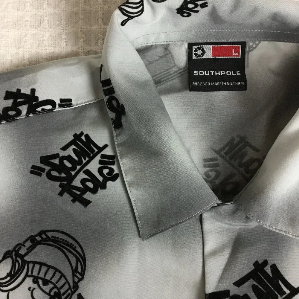 Southpole Mens Large Short Sleeve Button Up Shirt Gray Graffiti Hip Hop MC Print - Picture 4 of 10